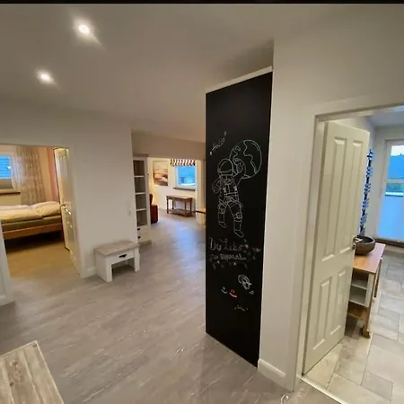 Airport East Wing Apartment Norderstedt